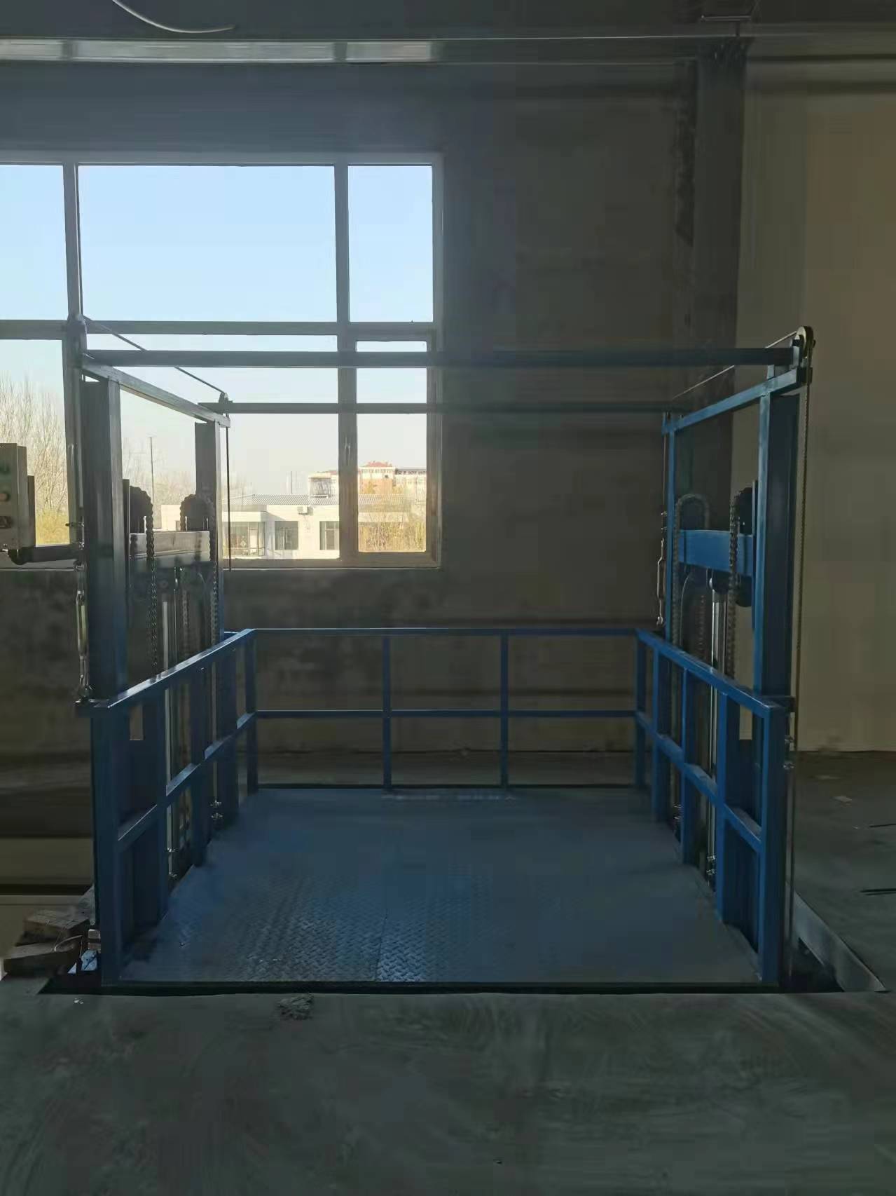  固定升降貨梯安裝好之后怎么進行調(diào)試？